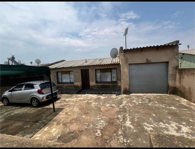 6 BEDROOM HOUSE FOR SALE IN TEMBISA CENTRAL